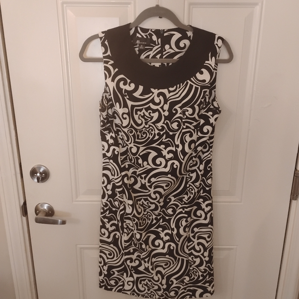 Gorgeous AB Studio Black & White Paisley Patterned Dress.